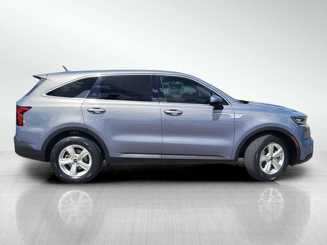 Used 2023 Kia Sorento LX FWD image 3