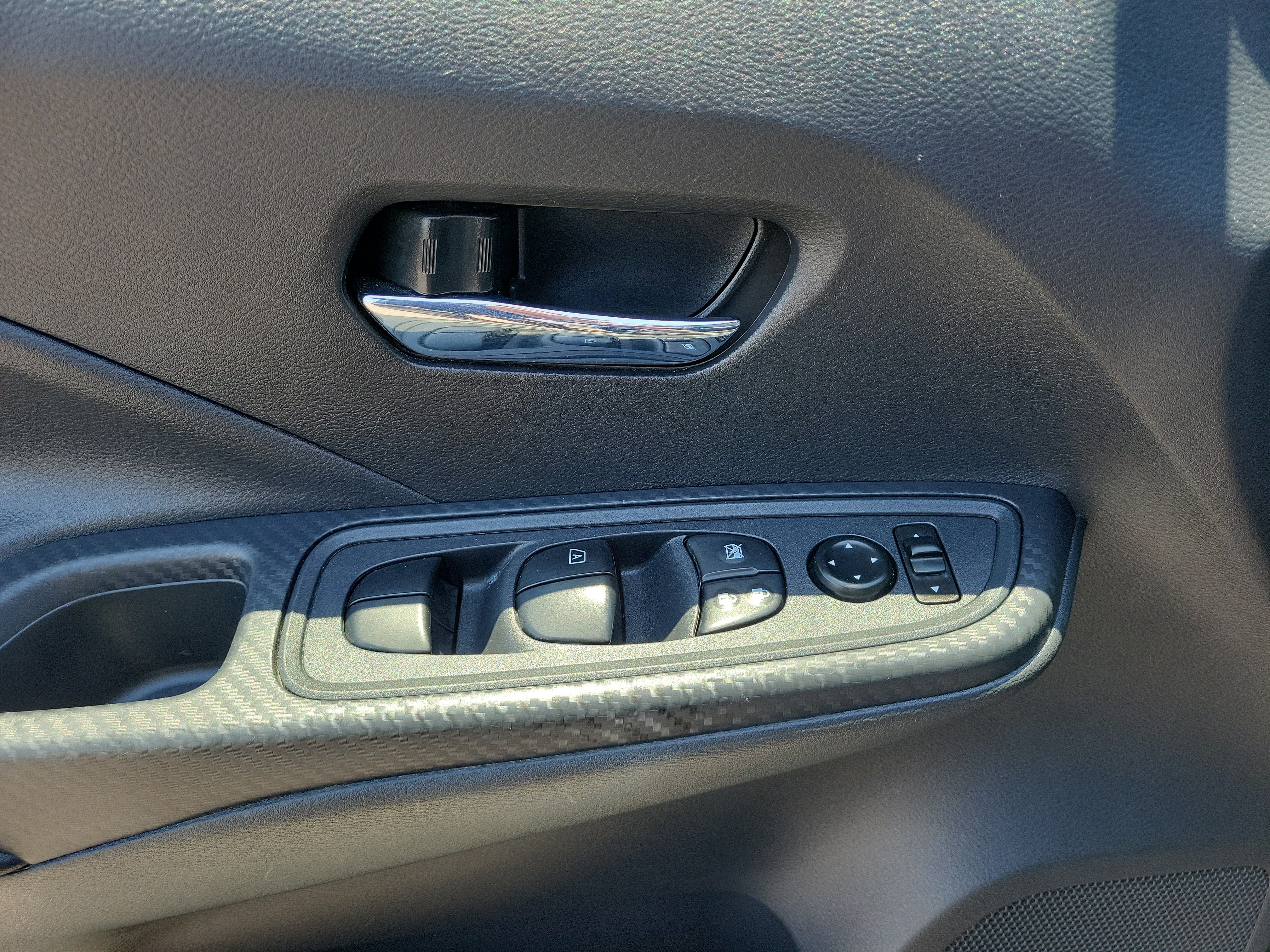 Used 2025 Nissan Versa SV FWD image 12