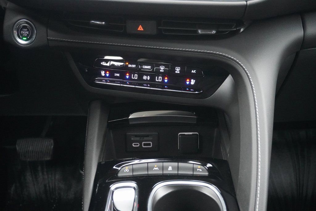 Used 2022 Buick Envision Avenir w/ Safety Package image 27