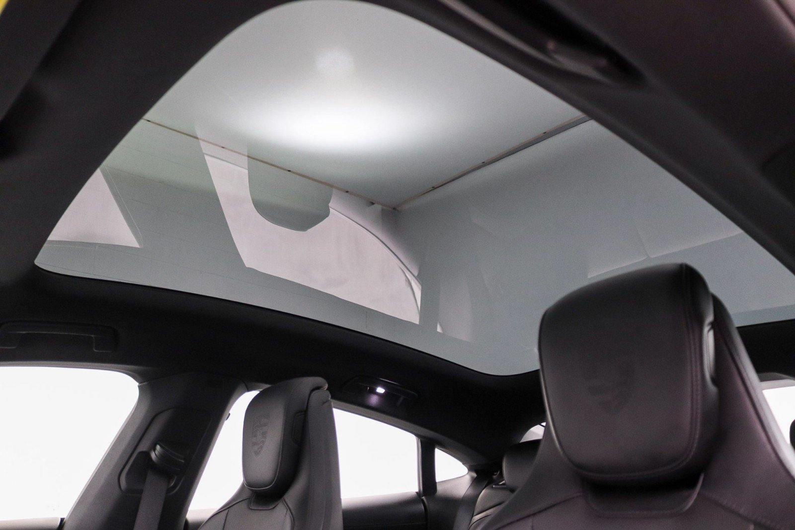 Used 2022 Porsche Taycan RWD image 29