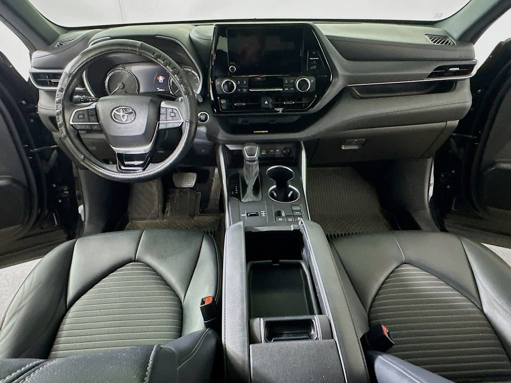 Used 2024 Toyota Highlander XSE FWD image 17