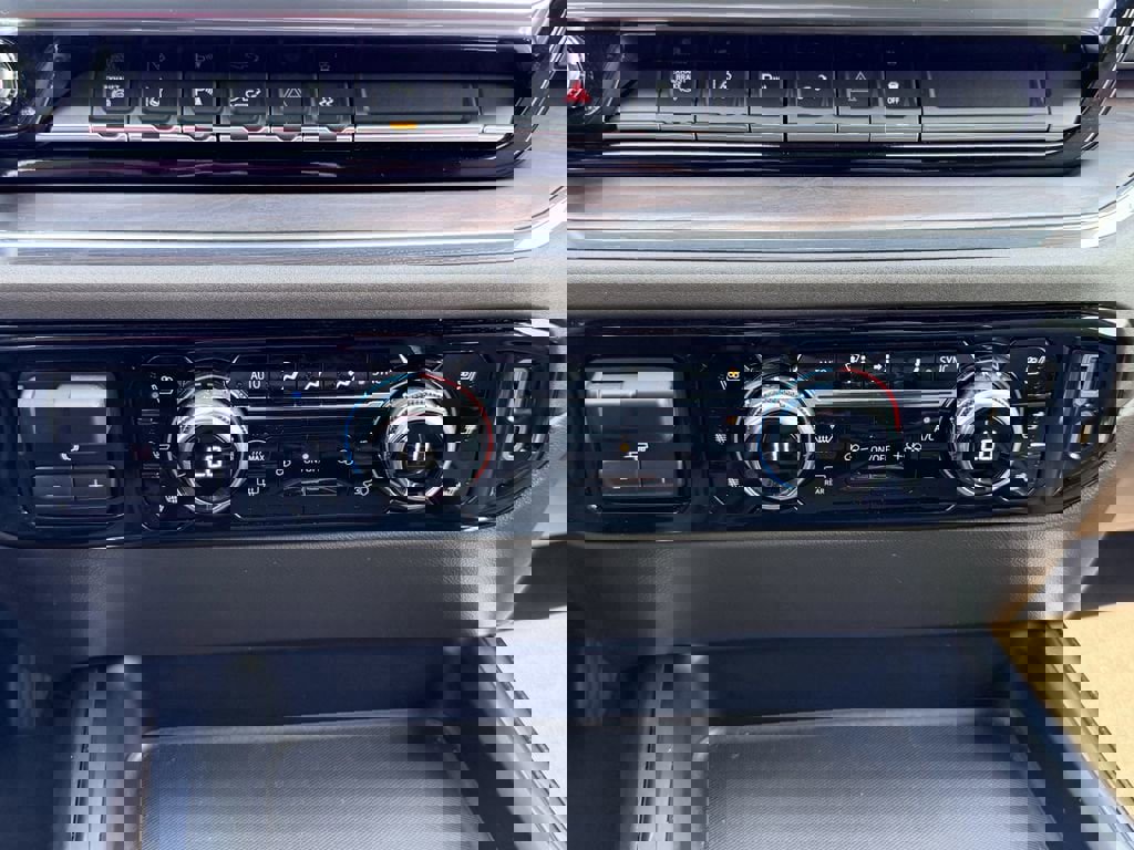 Certified 2024 GMC Sierra 2500 SLT w/ SLT Premium Package image 29