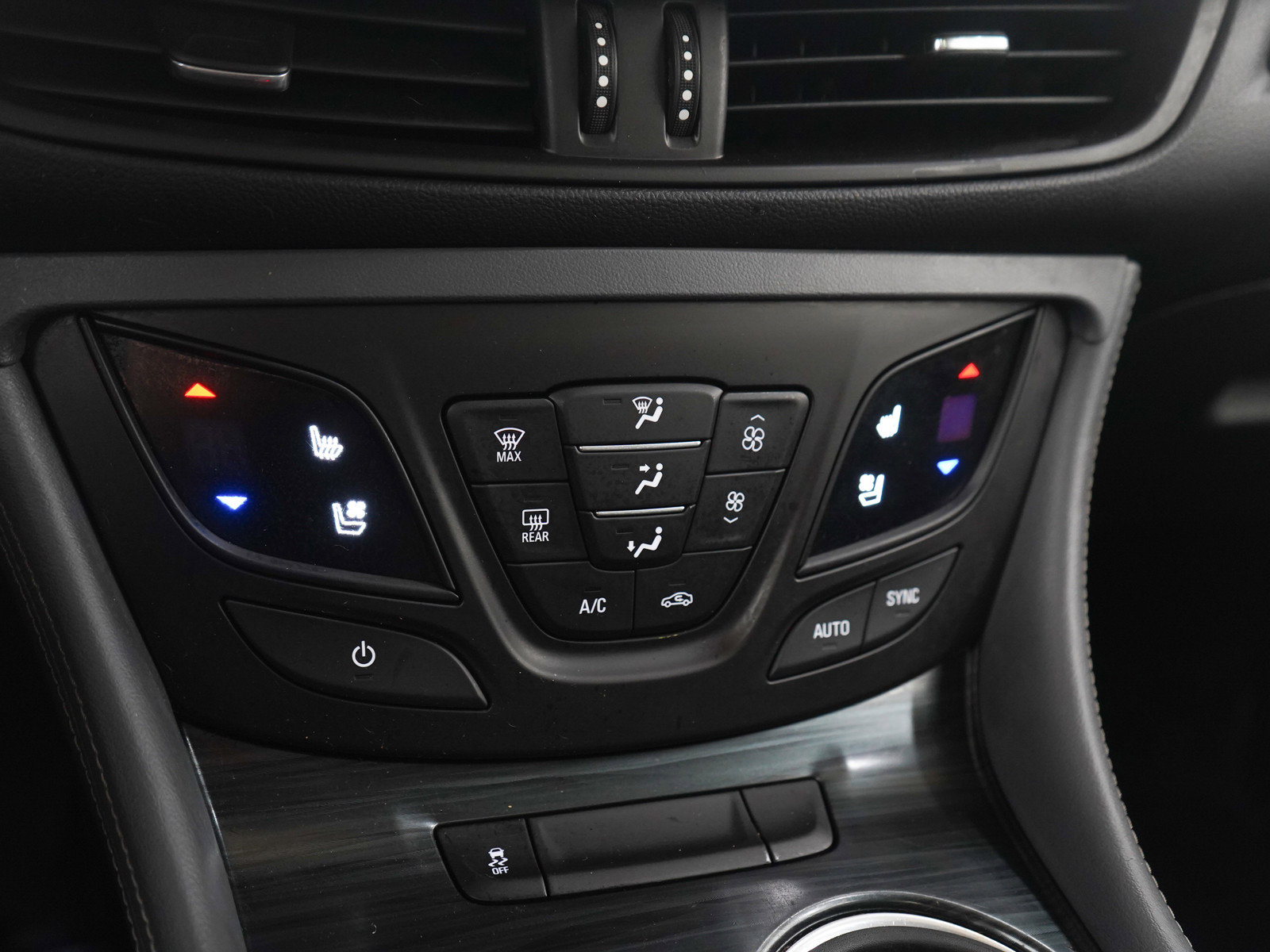 Used 2019 Buick Envision Premium w/ Driver Confidence Package image 24