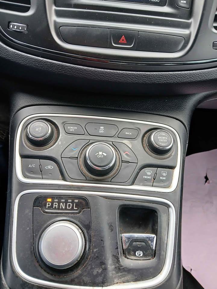 Used 2015 Chrysler 200 S image 12