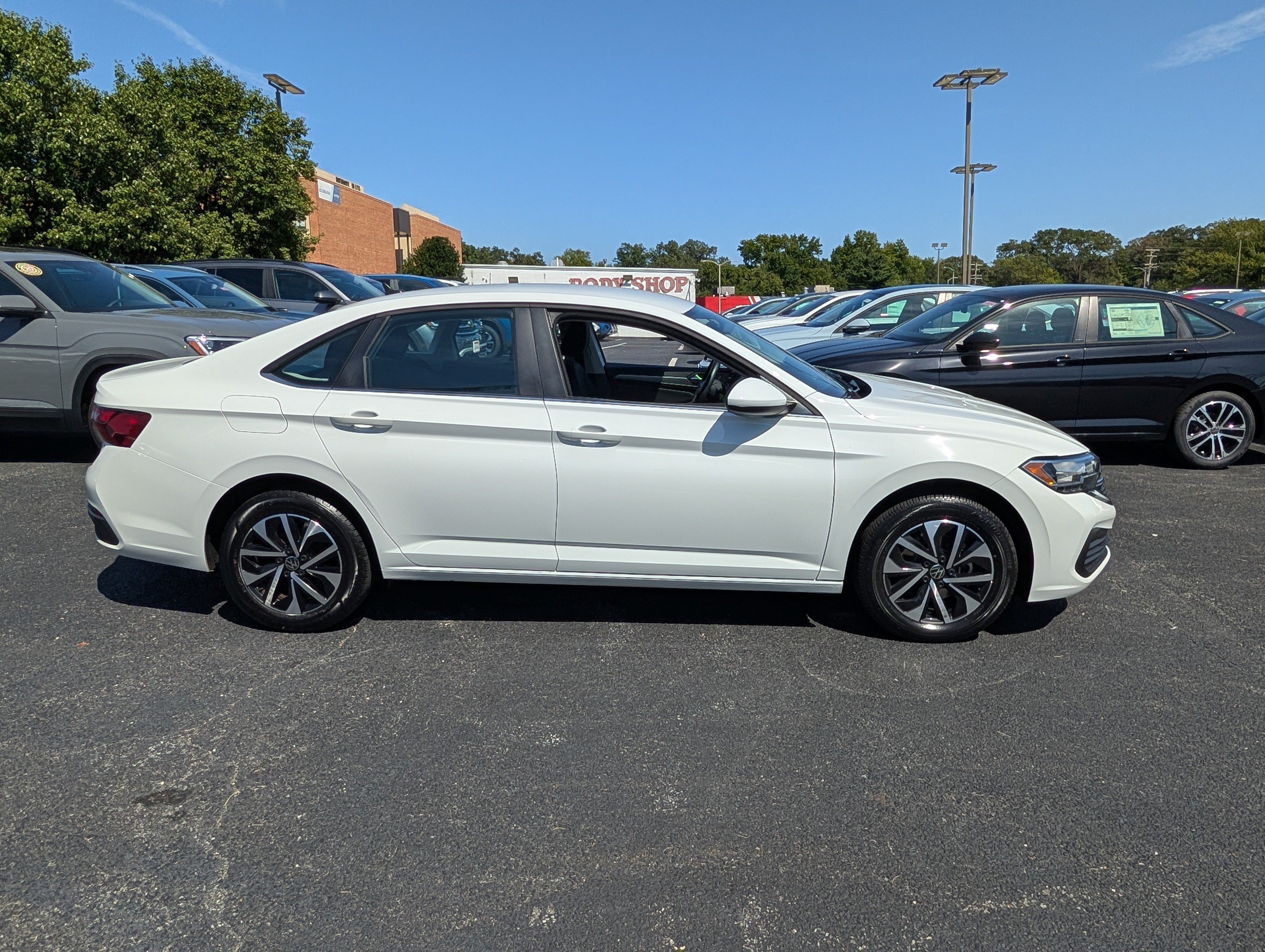 Used 2024 Volkswagen Jetta S FWD image 2