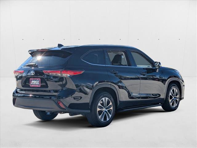 Used 2022 Toyota Highlander XLE image 5