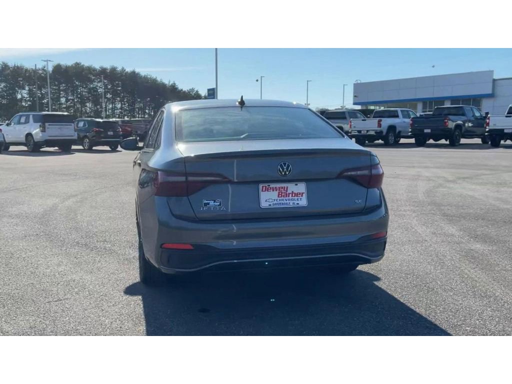 Used 2024 Volkswagen Jetta SE image 3