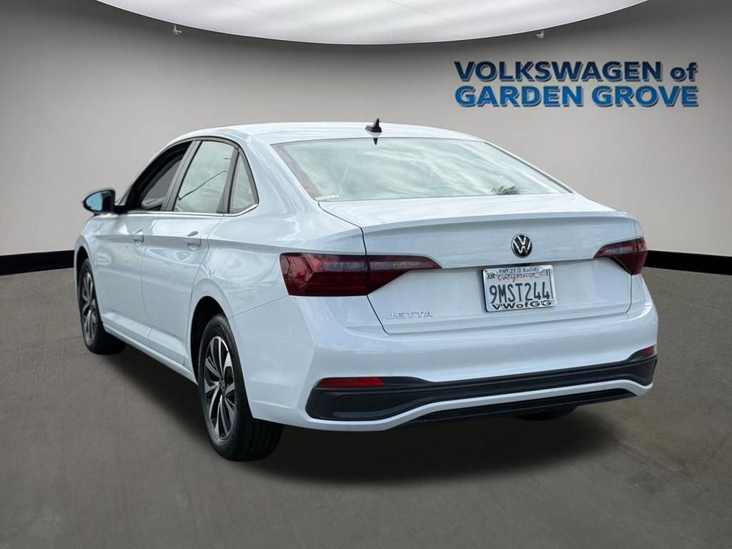 Used 2024 Volkswagen Jetta S image 5