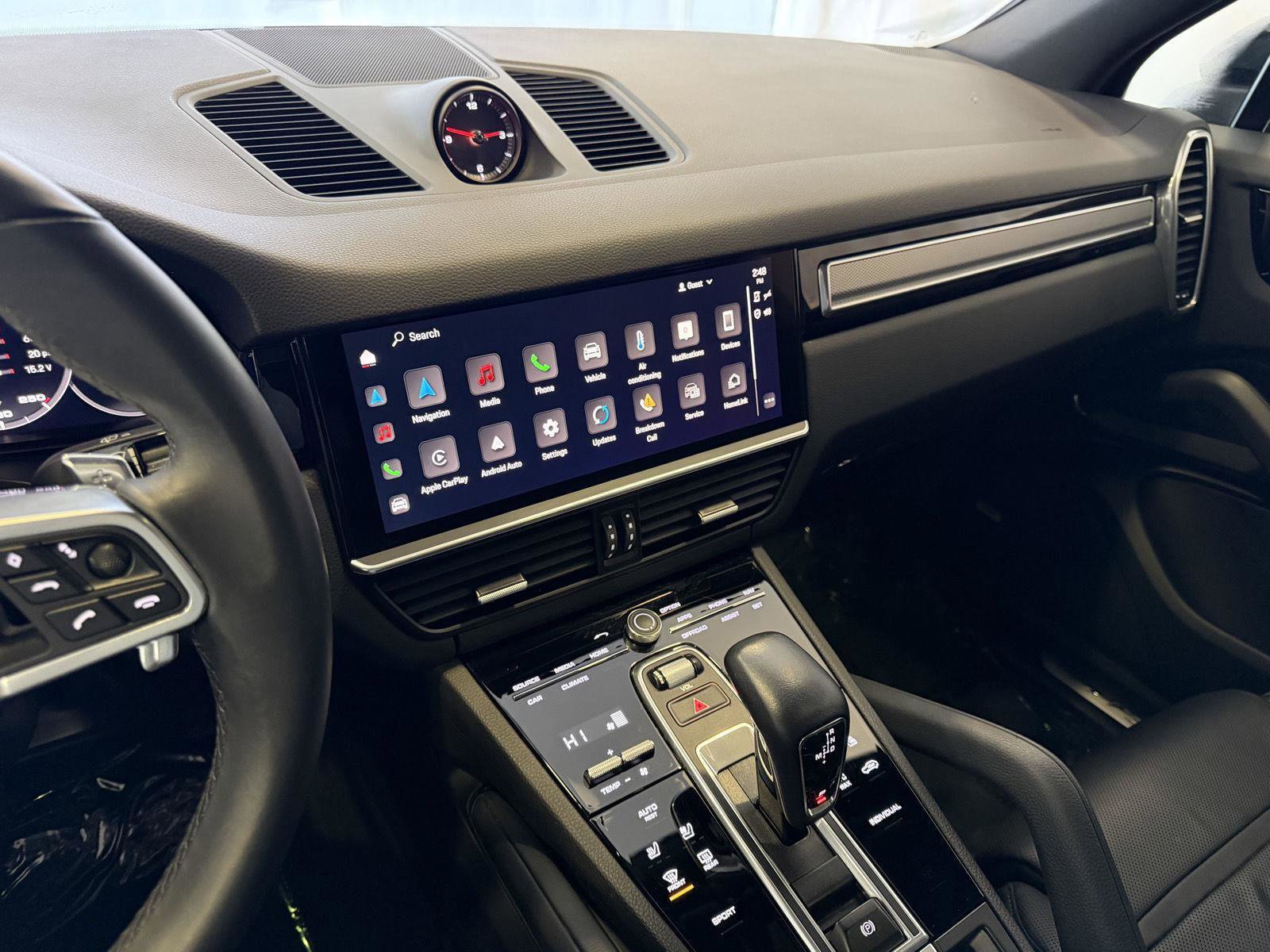 Certified 2023 Porsche Cayenne Platinum Edition image 18