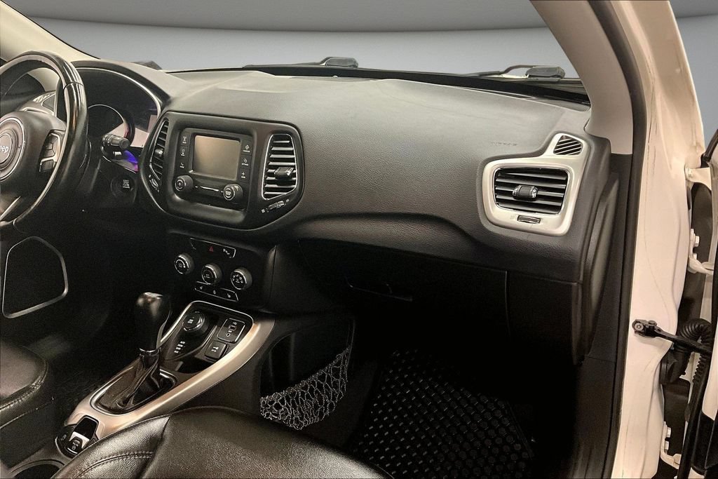 Used 2018 Jeep Compass Latitude w/ Safe & Security Group AWD/4WD image 26