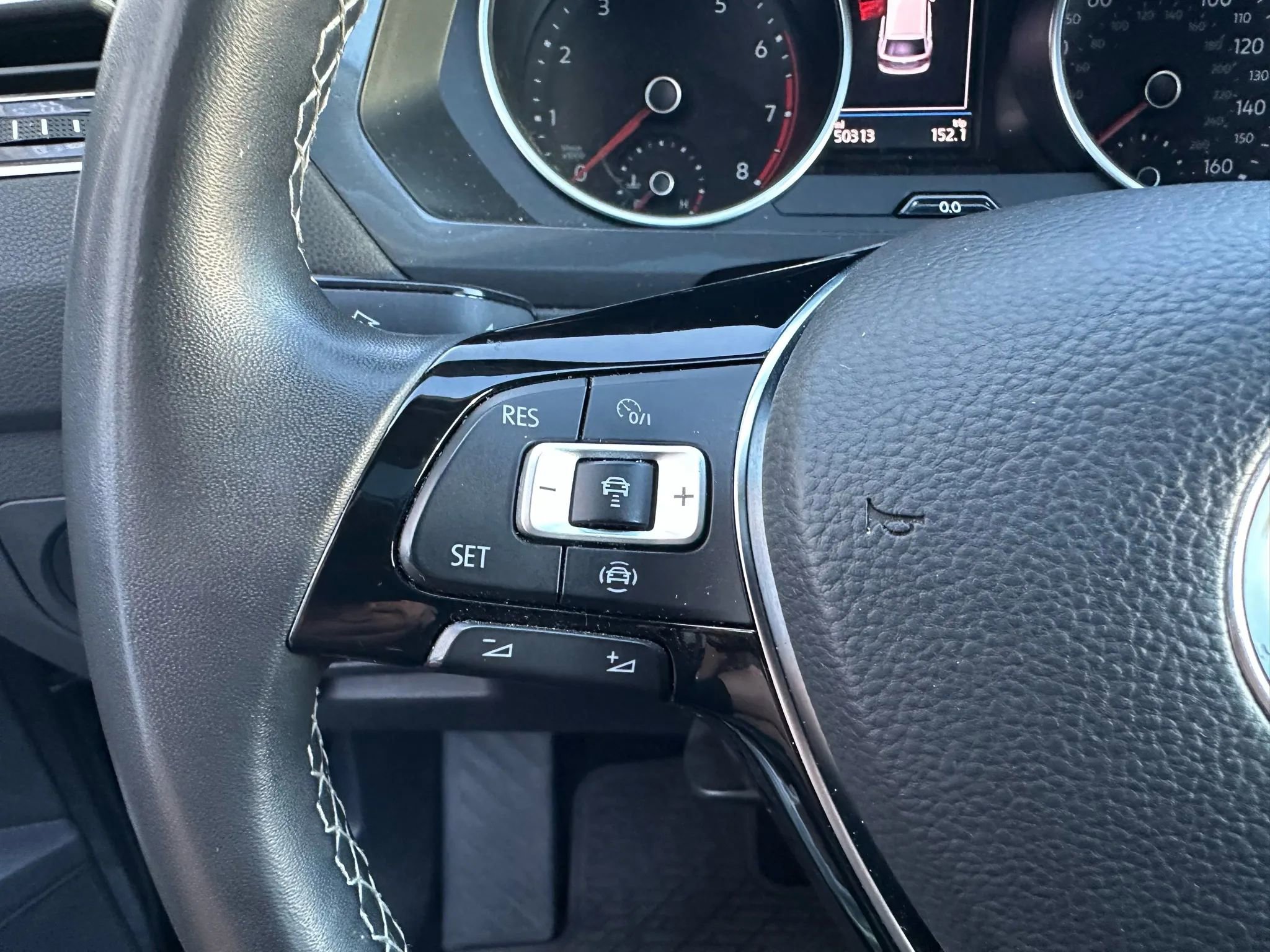 Used 2021 Volkswagen Tiguan SE w/ Panoramic Sunroof Package image 15