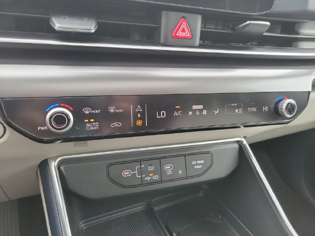 Certified 2025 Kia Carnival SX Prestige FWD image 36