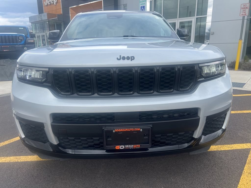 Used 2023 Jeep Grand Cherokee L Laredo AWD/4WD image 6