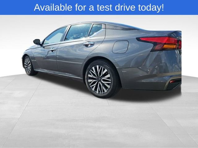Used 2024 Nissan Altima 2.5 SV image 3