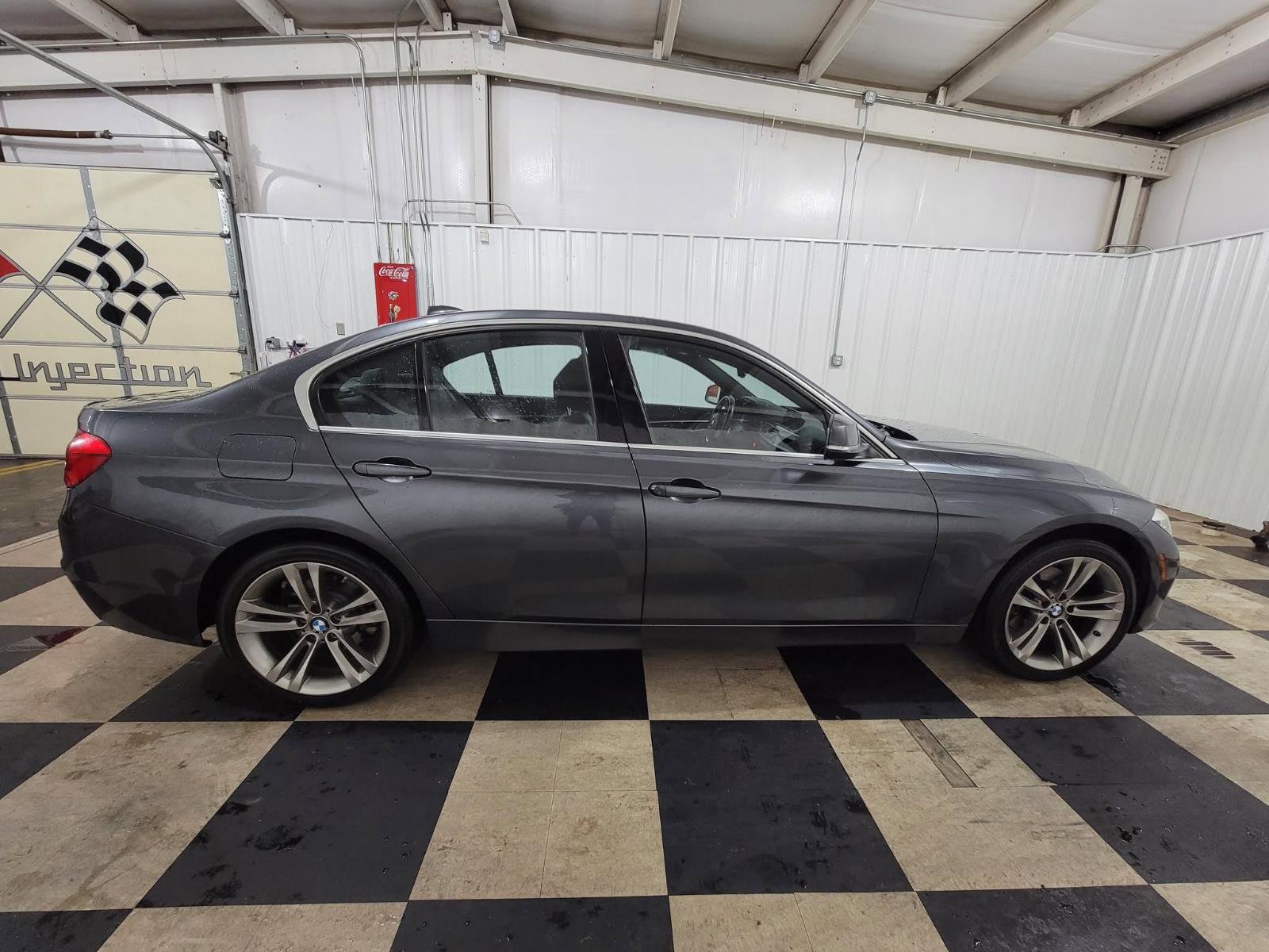 Used 2018 BMW 330i xDrive Sedan w/ Convenience Package image 4