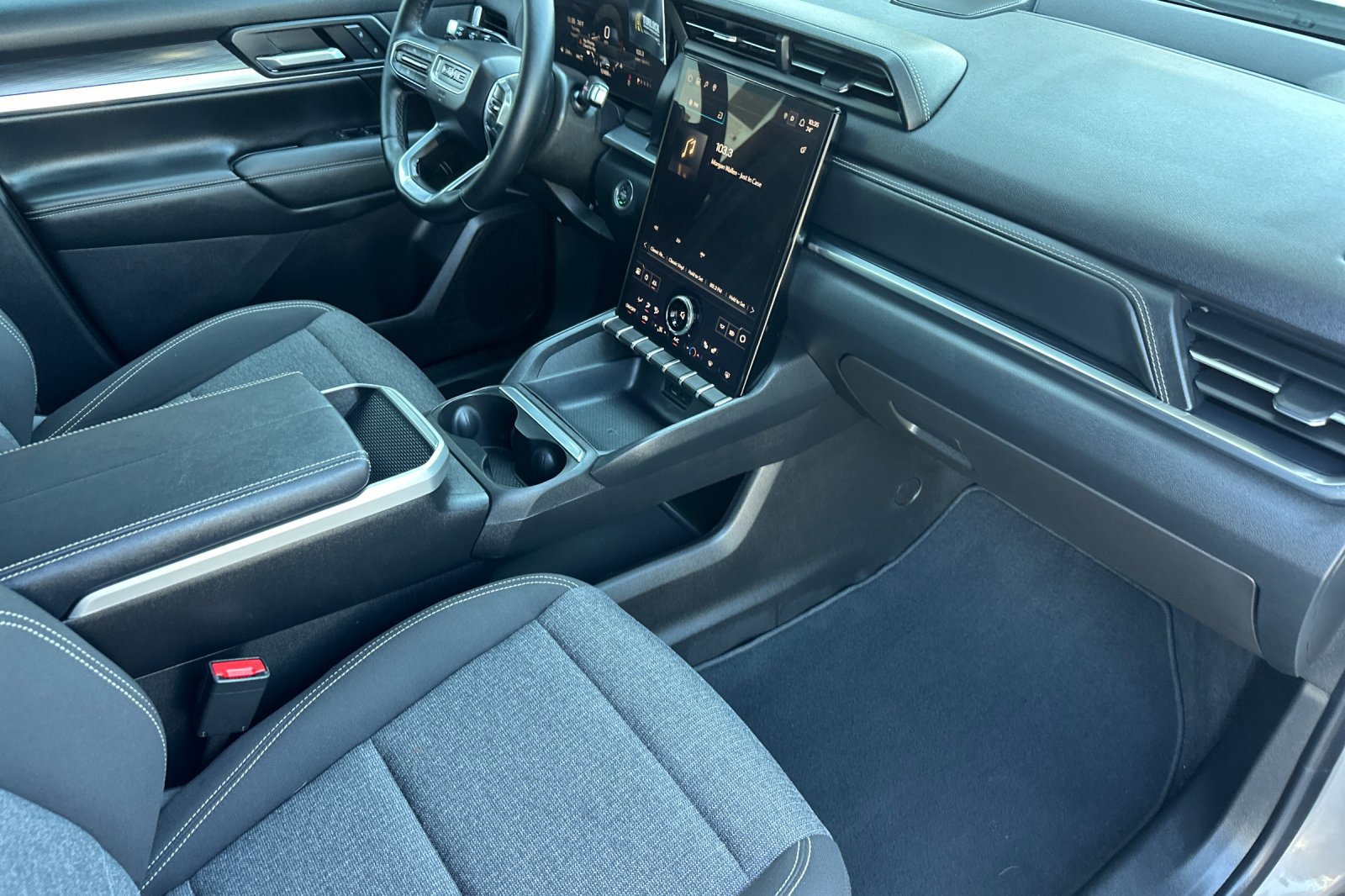 Used 2025 GMC Terrain Elevation image 17