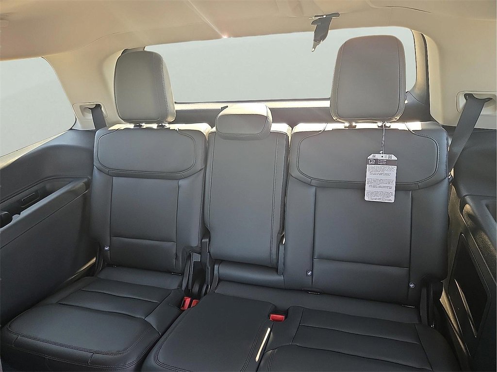 New 2025 Ford Expedition Active image 9