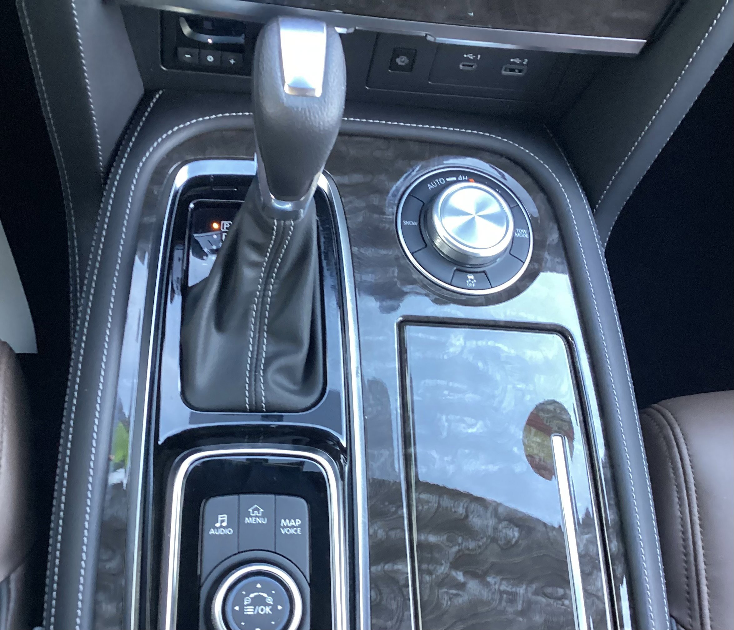 Used 2024 Nissan Armada Platinum w/ Captain's Chairs Package image 47