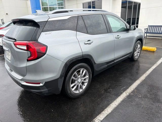 Used 2024 GMC Terrain SLT FWD image 2