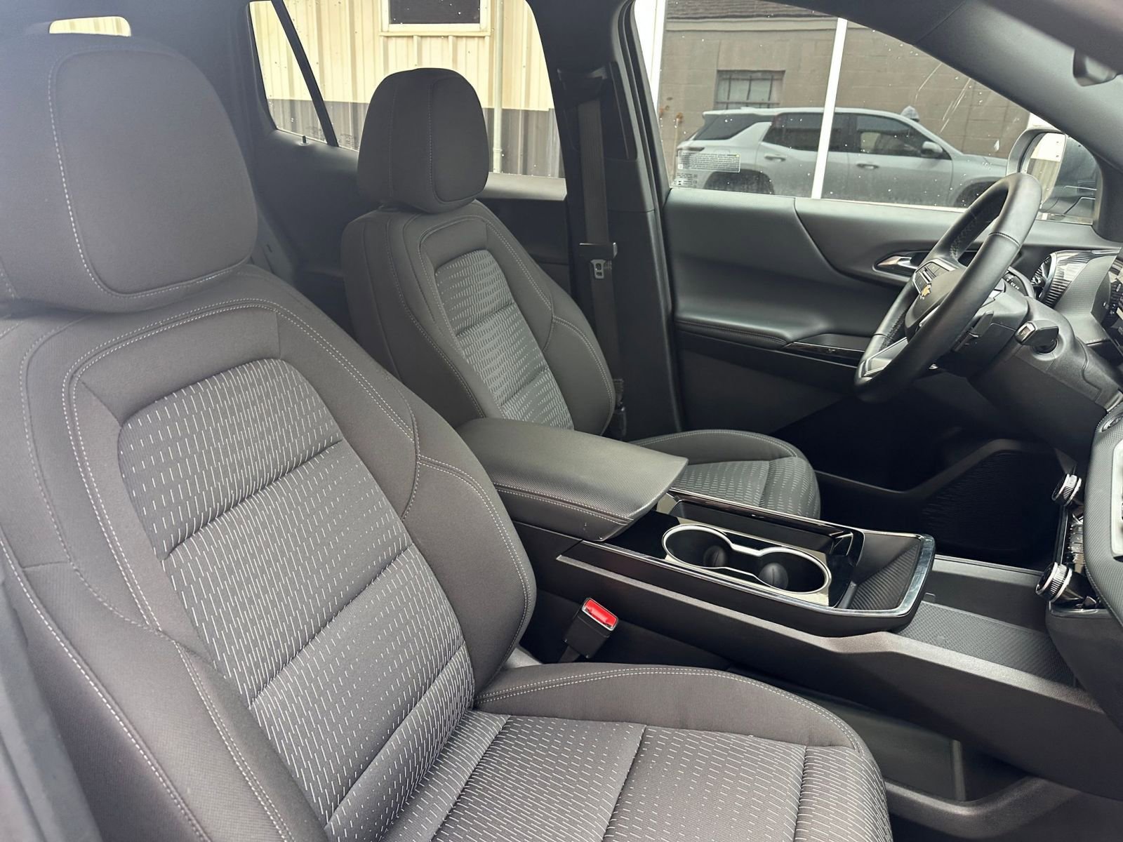 Used 2025 Chevrolet Equinox LT image 35