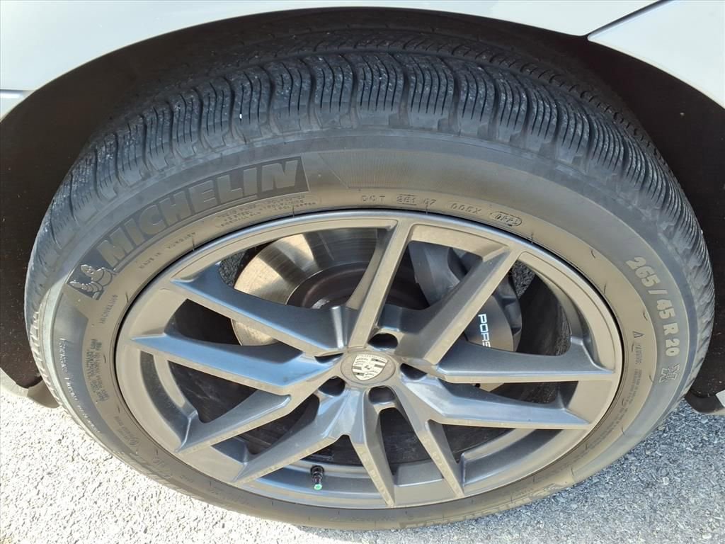 Used 2023 Porsche Macan Turbo image 10