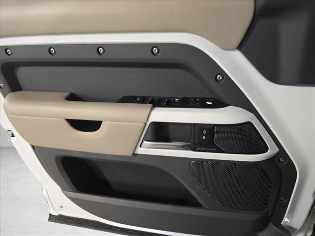 Used 2020 Land Rover Defender 110 HSE image 27