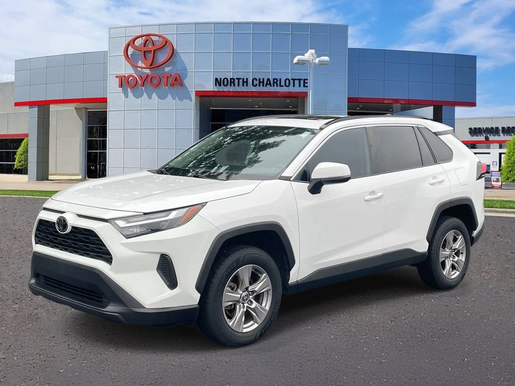 Used 2022 Toyota RAV4 XLE w/ Convenience Package FWD image 3
