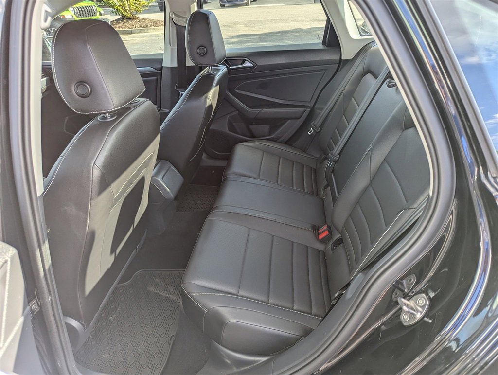 Used 2023 Volkswagen Jetta SE image 15