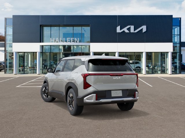 New 2027 Kia Seltos LX FWD image 4