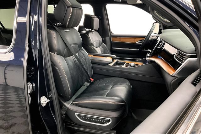 Used 2025 Jeep Grand Wagoneer L Series III w/ Rear-Seat Entertainment Group AWD/4WD image 8