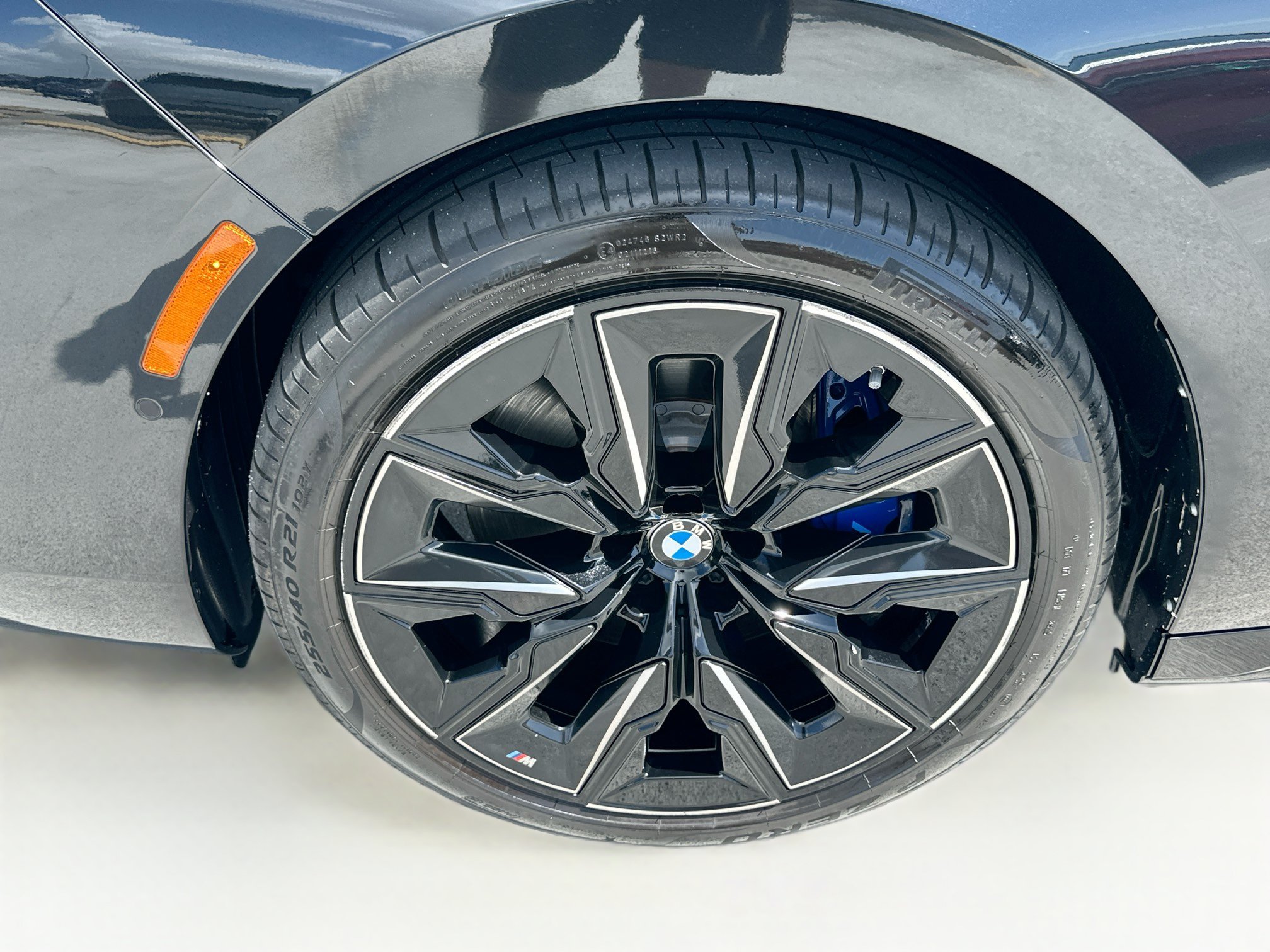 Used 2024 BMW i7 xDrive60 w/ Premium Package AWD/4WD image 33