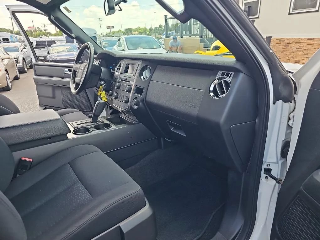 Used 2016 Ford Expedition EL XL w/ Equipment Group 101A AWD/4WD image 25