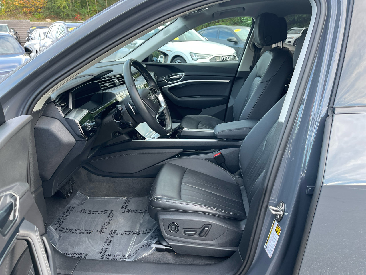 Used 2024 Audi Q8 e-tron Premium Plus w/ Premium Plus Package image 36