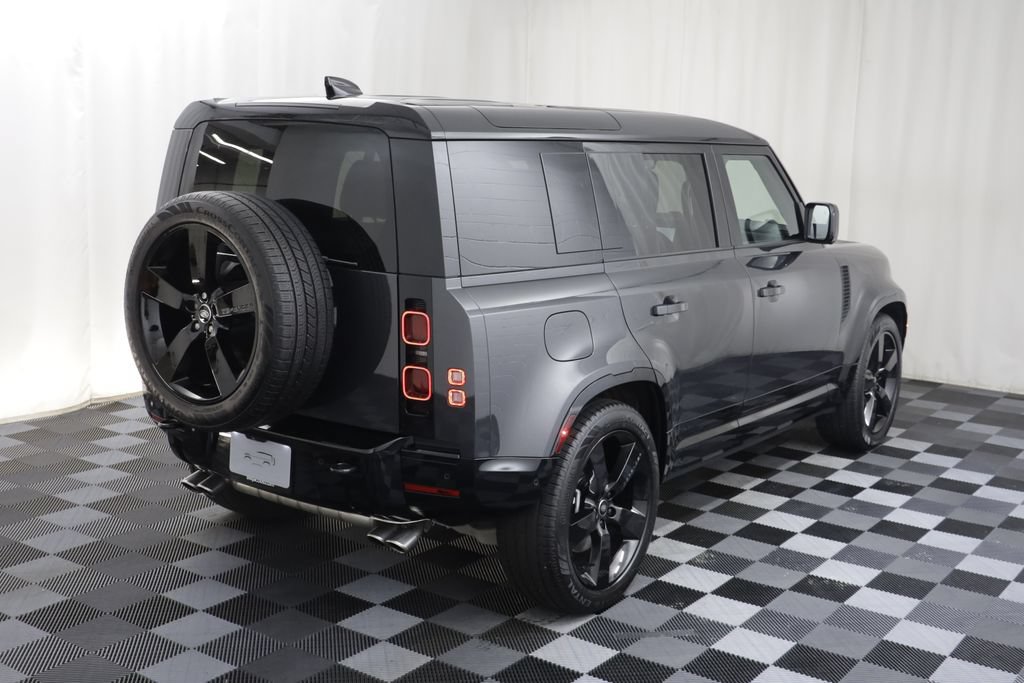 Certified 2025 Land Rover Defender 110 X-Dynamic SE AWD/4WD image 19