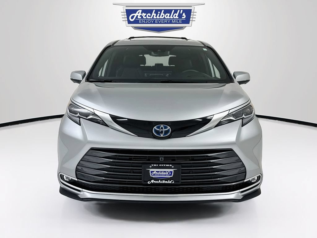 Used 2025 Toyota Sienna Platinum AWD/4WD image 2