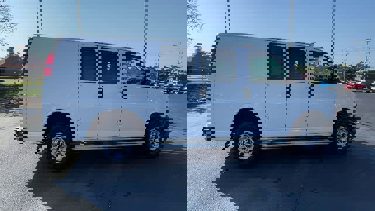 Used 2024 GMC Savana 2500 w/ Driver Convenience Package image 9