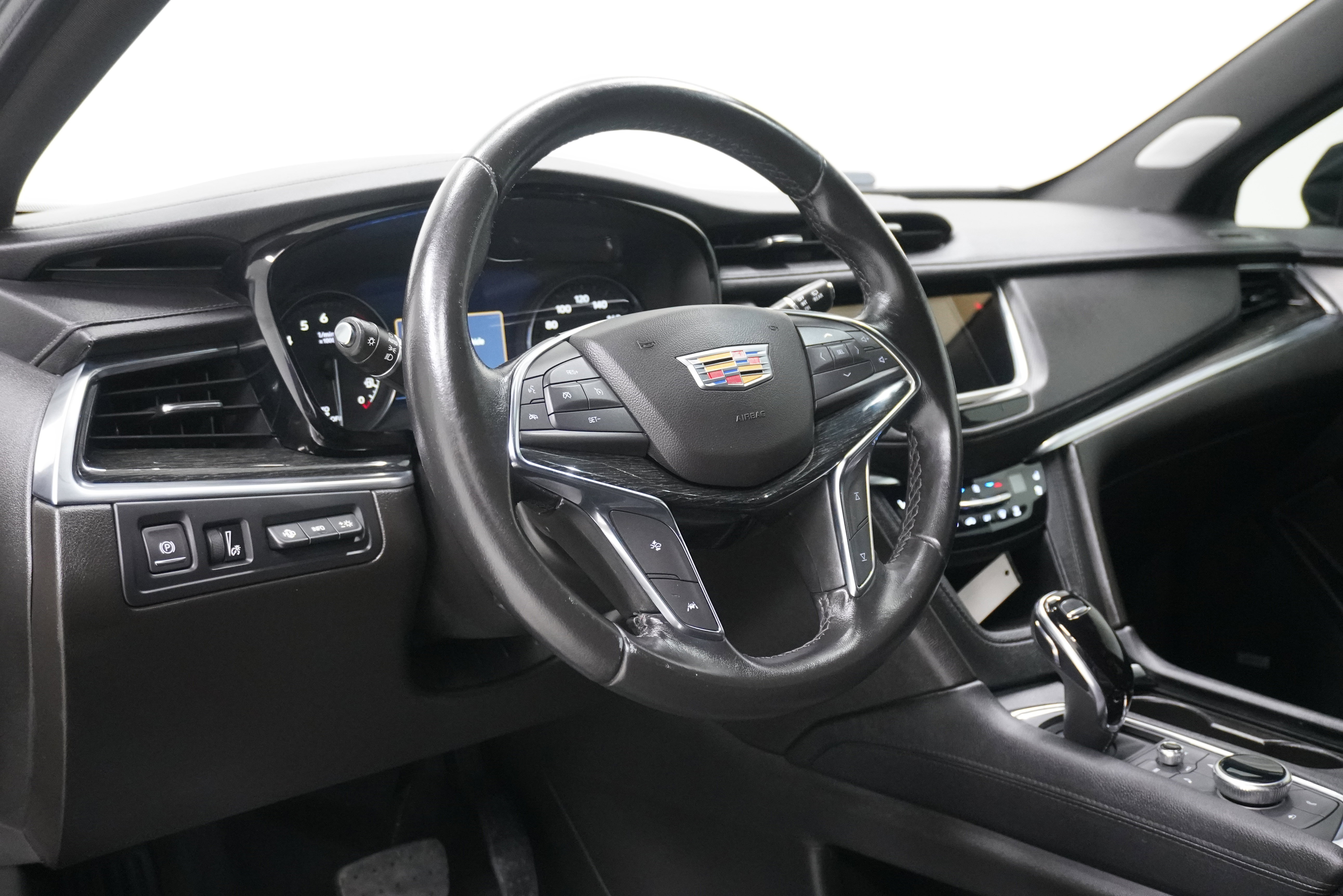 Used 2022 Cadillac XT5 Premium Luxury w/ Technology Package FWD image 9