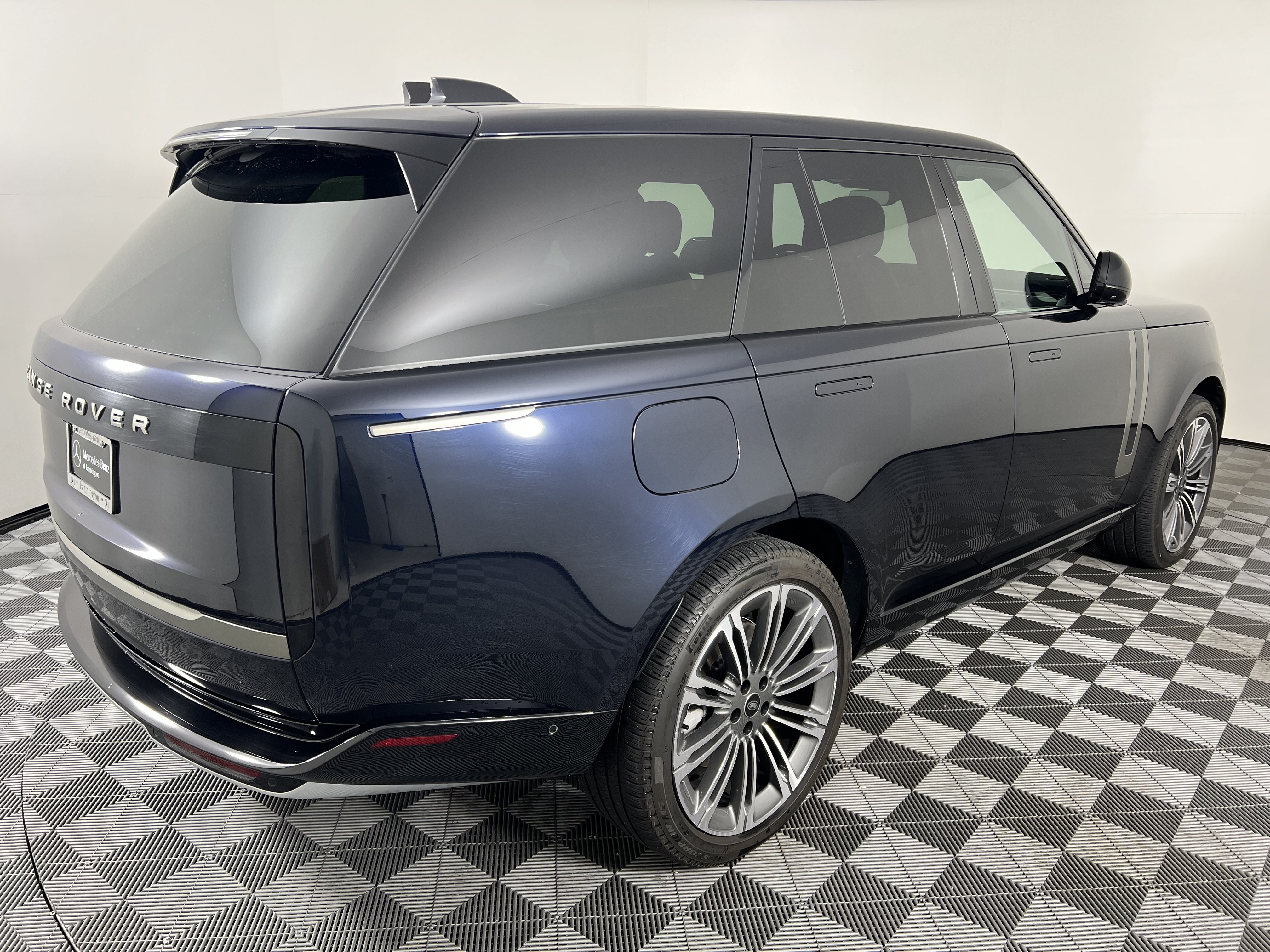 Used 2025 Land Rover Range Rover SE AWD/4WD image 12