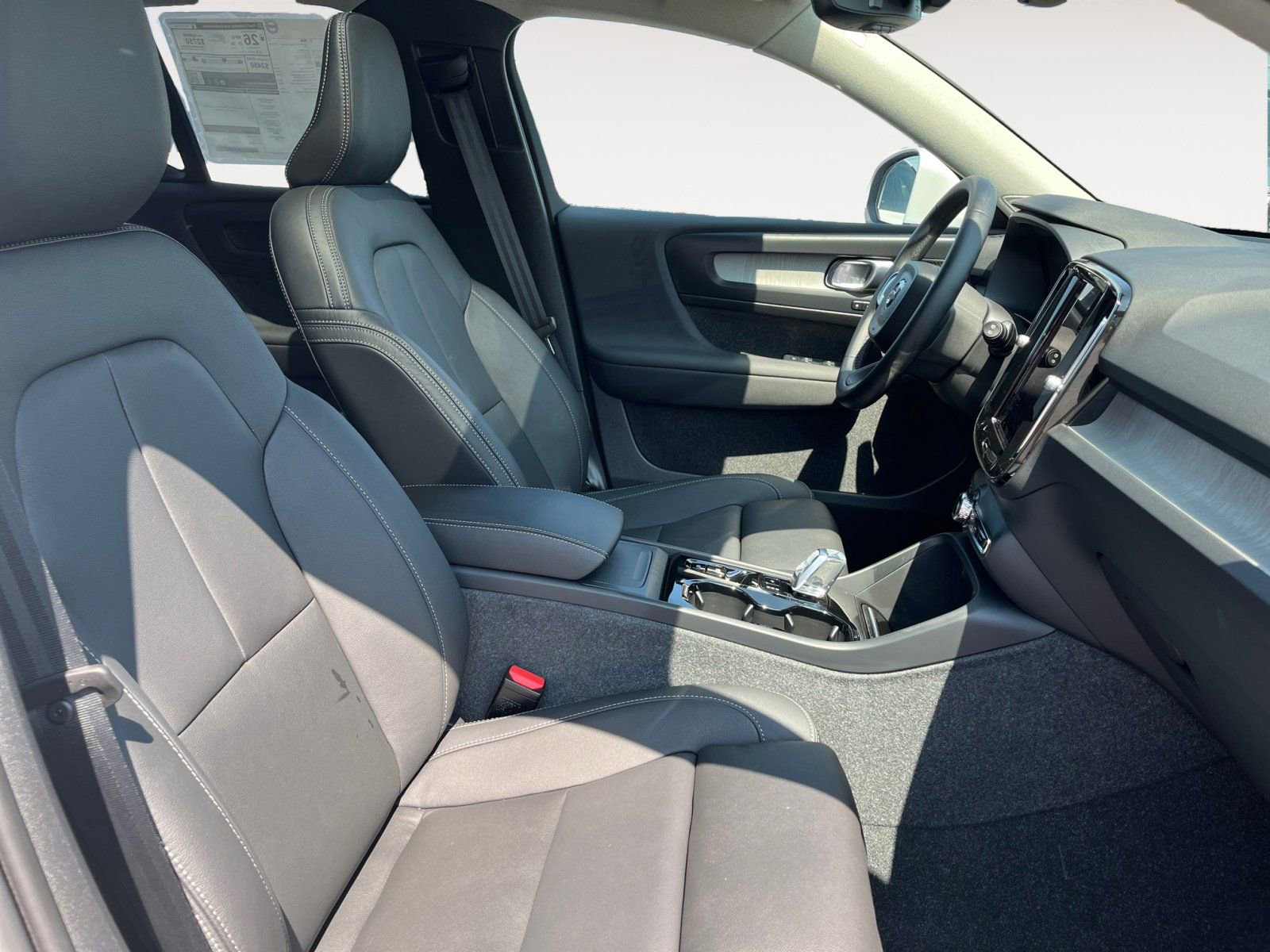 Used 2025 Volvo XC40 B5 Plus w/ Protection Package Premier image 15