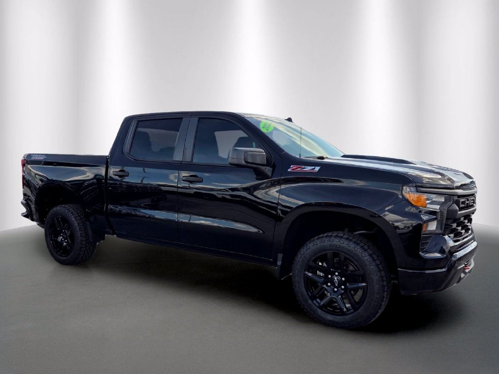 Used 2022 Chevrolet Silverado 1500 Custom Trail Boss w/ LPO, Dark Essentials Package AWD/4WD image 2