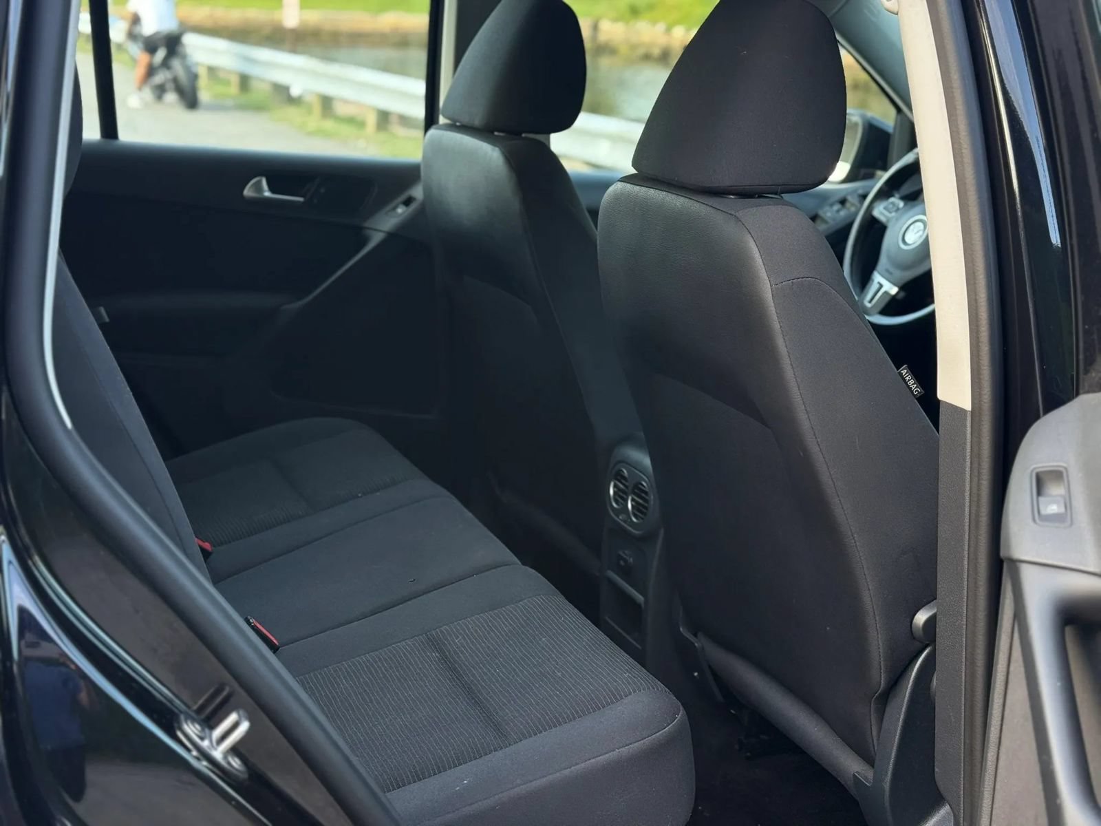 Used 2015 Volkswagen Tiguan SEL FWD image 15