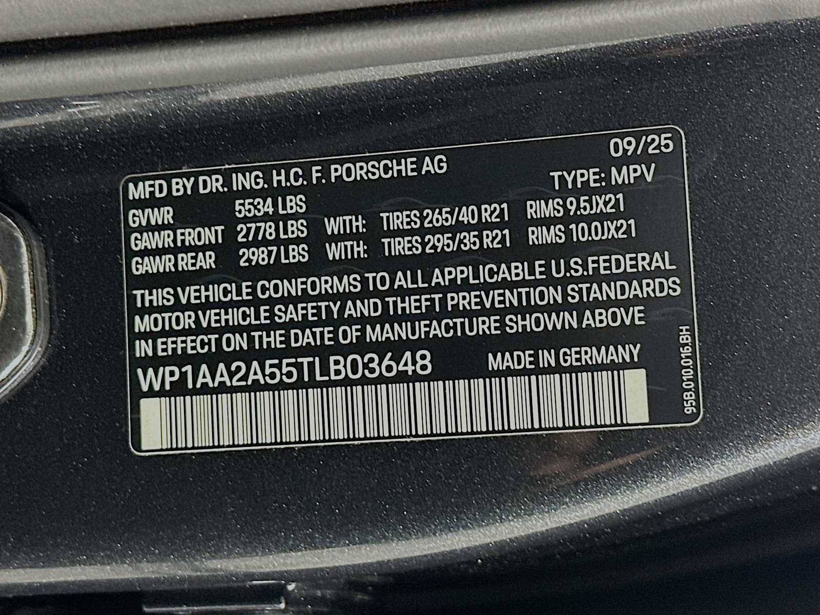 Certified 2026 Porsche Macan AWD/4WD image 33