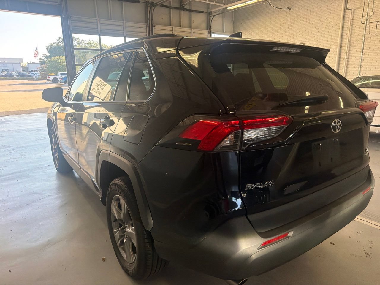 Used 2025 Toyota RAV4 XLE AWD/4WD image 6