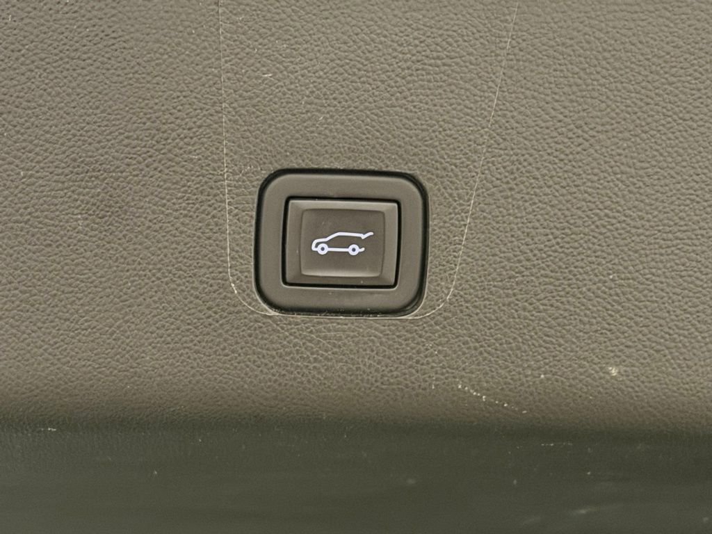 Certified 2023 Chevrolet Traverse RS w/ LPO, Floor Liner Package image 36