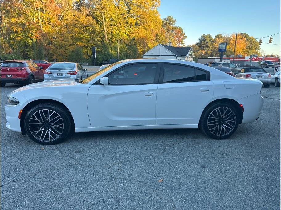 Used 2019 Dodge Charger SXT image 4