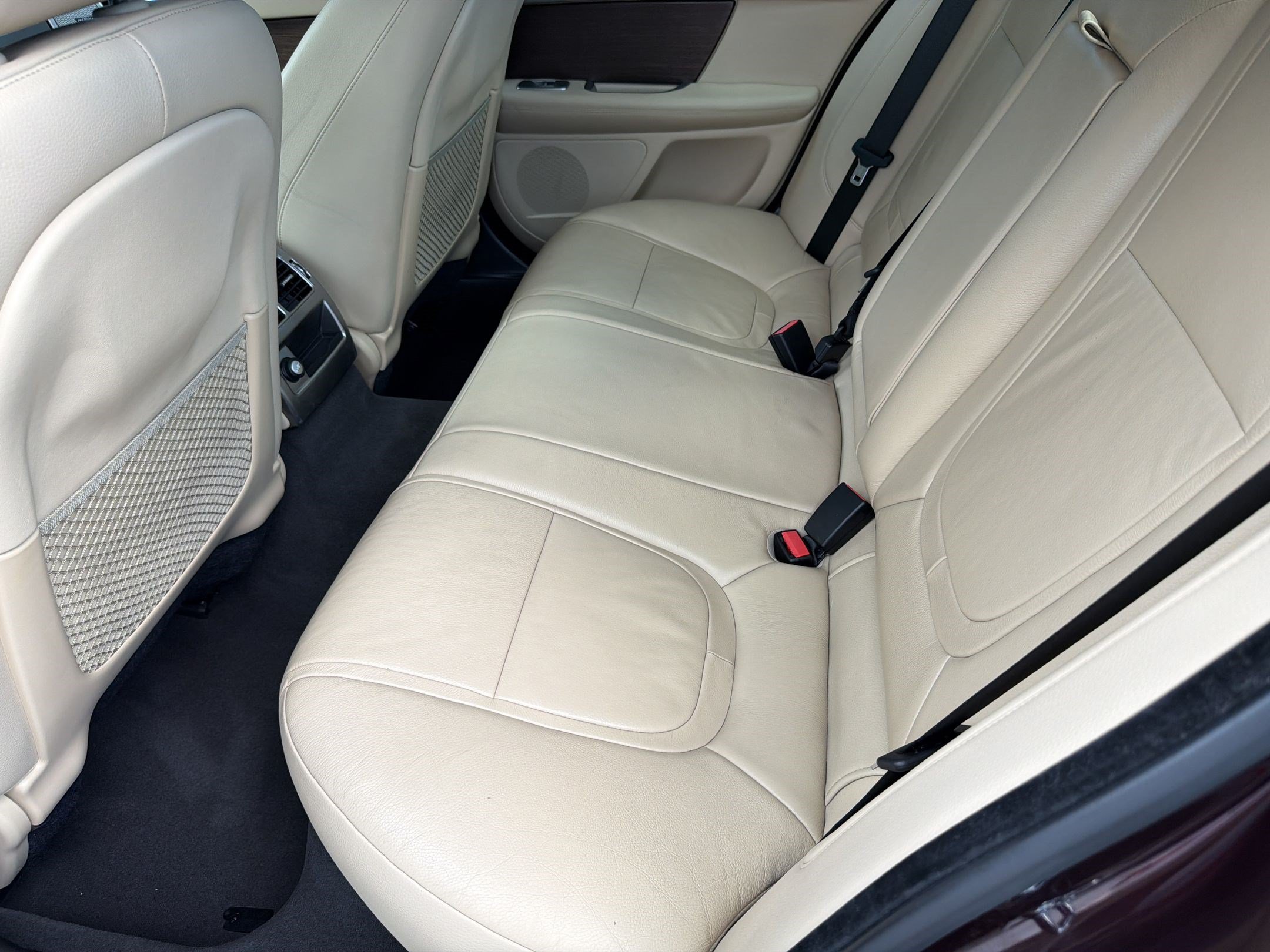 Used 2013 Jaguar XF RWD image 15