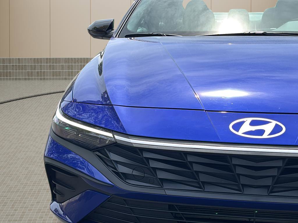 Used 2025 Hyundai Elantra Sport FWD image 42