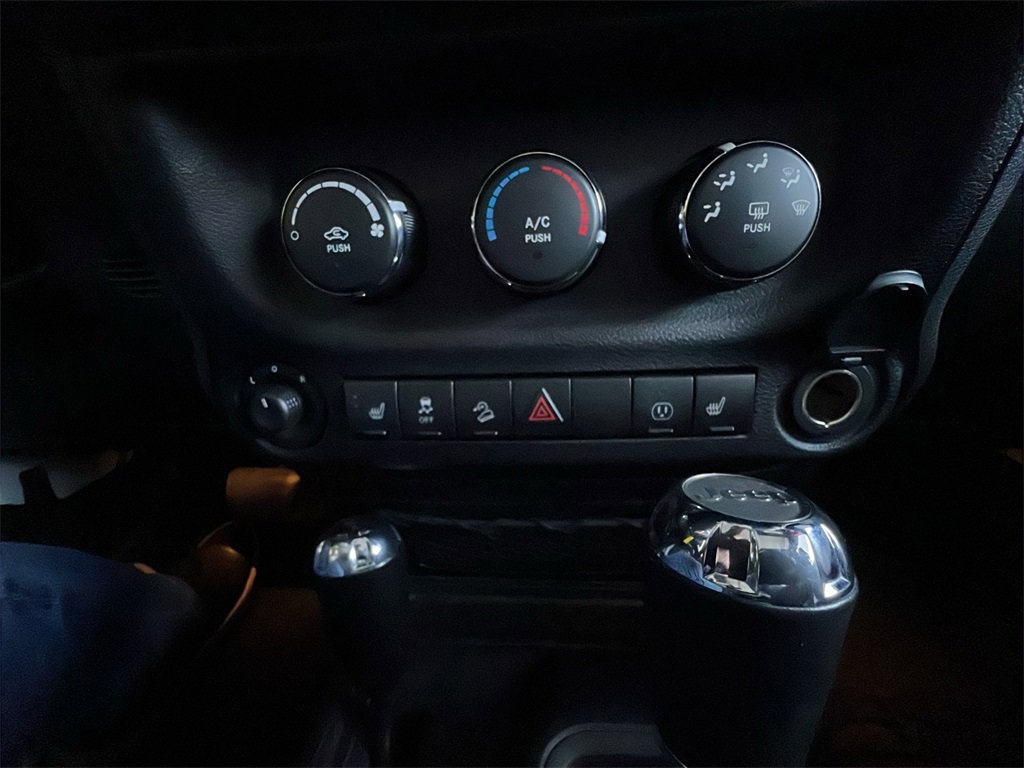 Used 2017 Jeep Wrangler Unlimited Rubicon image 22