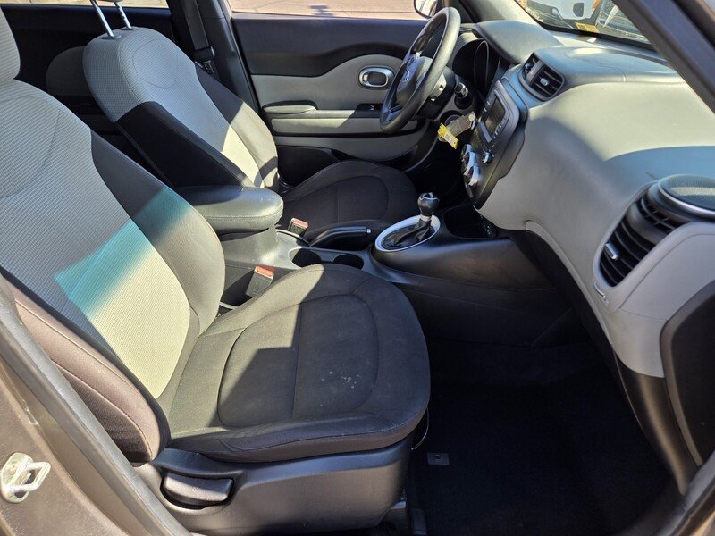 Used 2017 Kia Soul FWD image 16