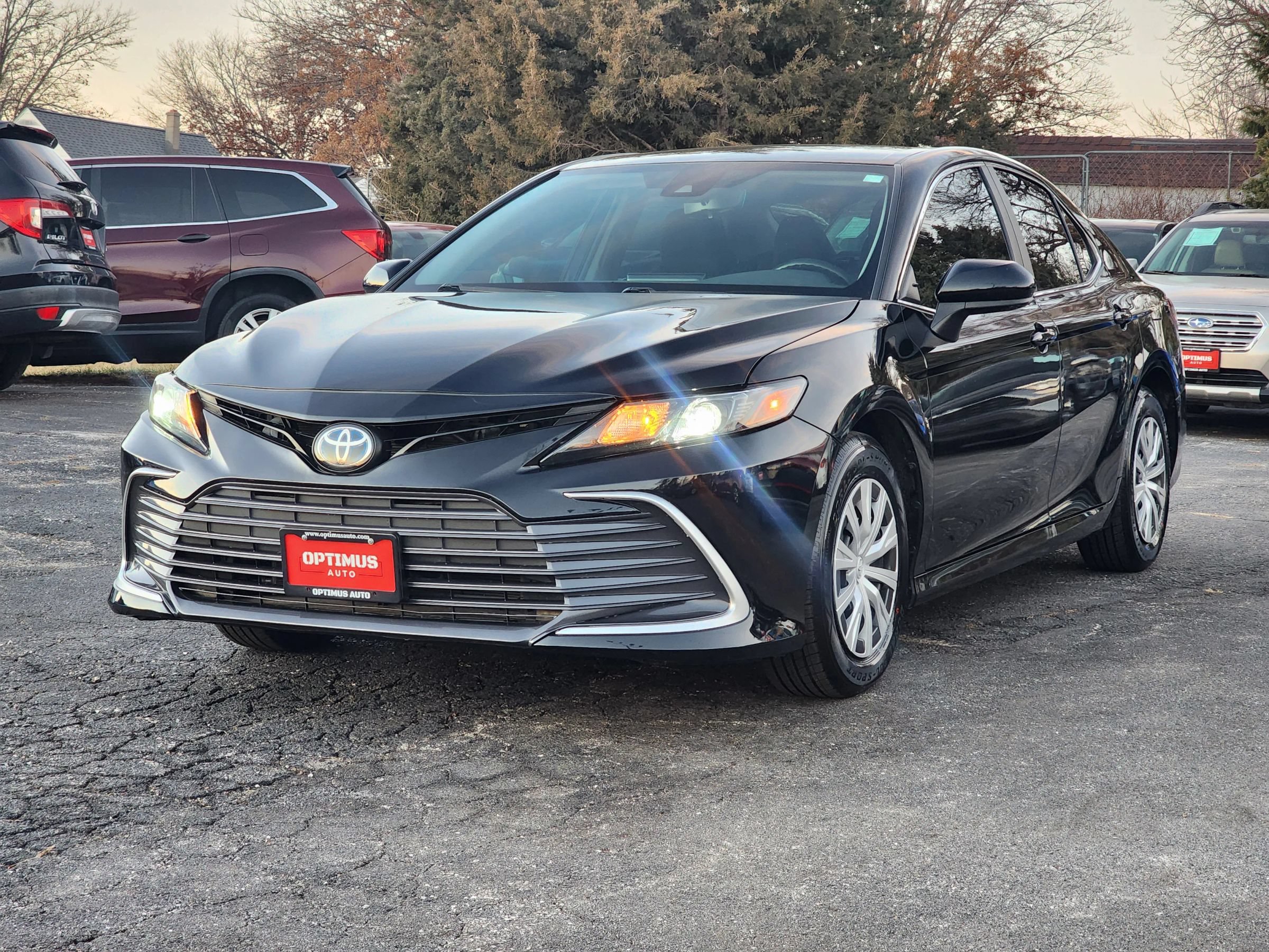 Used 2022 Toyota Camry LE FWD image 3